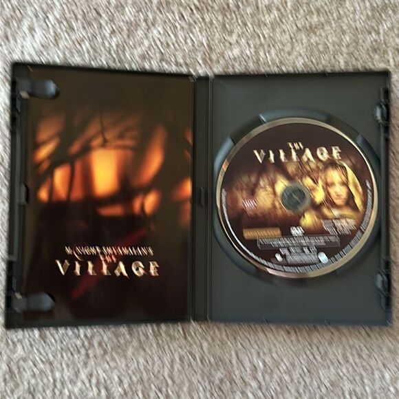 M. Night Shyamalan’s “The Village” Widescreen DVD! - Picture 3 of 5